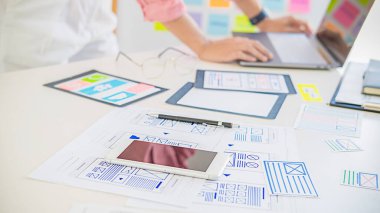Uygulama planlaması ve şablon düzeni, cep telefonu için çerçeve geliştirme yaratıcı Web Tasarımcısı. Kullanıcı deneyimi (Ux) kavramı.