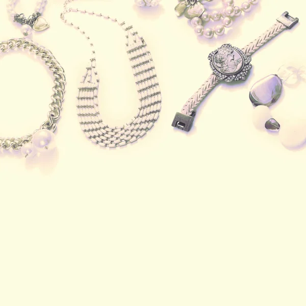 Surrealism Set Women Jewelry Vintage Style Necklace Cameo Pearl Bracelet — Stock Photo, Image