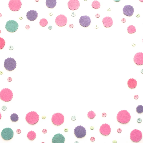 Gekleurde Confetti Een Witte Achtergrond Bovenaanzicht Plat Leggen — Stockfoto