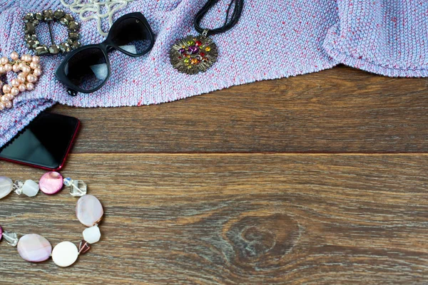 Conjunto Accesorios Para Mujer Joyas Móviles Gafas Pulsera Perlas Madera — Foto de Stock