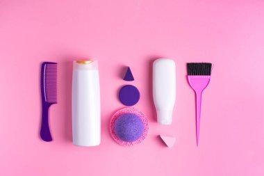 Spa tedavileri en iyi görünüm düz için kozmetik kozmetik ve vücut ve saç bakım öğeleri kümesi yatıyordu