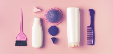 Spa tedavileri en iyi görünüm düz için kozmetik kozmetik ve vücut ve saç bakım öğeleri afiş kümesi yatıyordu