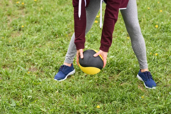 Cropped View Woman Training Medicine Ball Green Grass — Stock Photo, Image