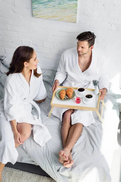 Young Couple Having Breakfast Tray Bed — Free Stock Photo