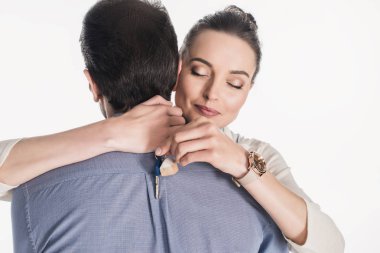 kısmi görünümü olan anahtar--dan yeni ev sarılma koca beyaz izole kadın