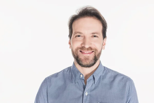 Retrato Homem Barbudo Alegre Olhando Para Câmera Isolada Branco — Fotografia de Stock