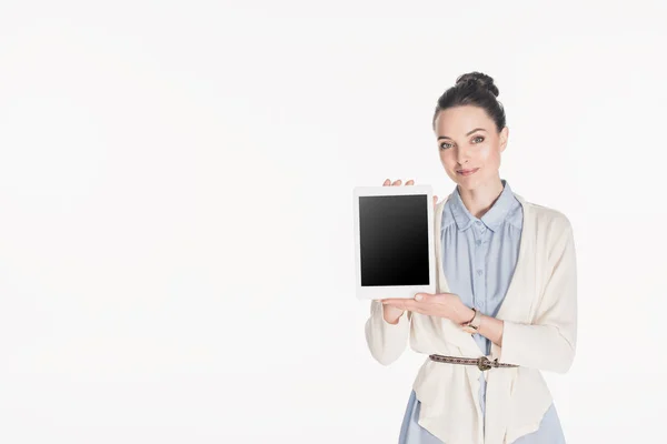 Retrato Mujer Ropa Casual Mostrando Tableta Digital Con Pantalla Blanco — Foto de Stock