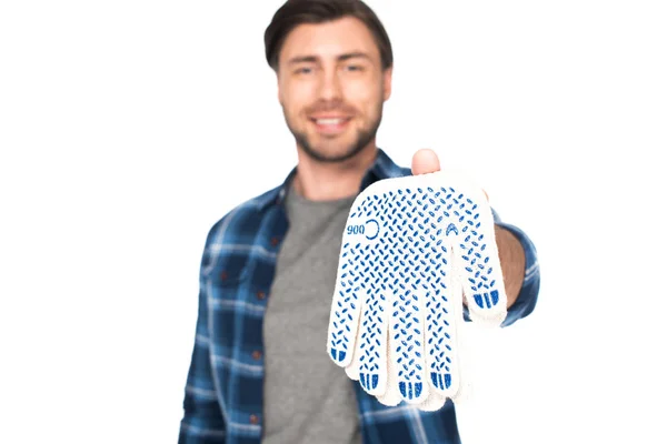 若い男が白い背景で隔離保護手袋を保持  — 無料ストックフォト
