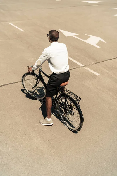 Fashionable African American Man Riding Bike Street — Stock Photo, Image