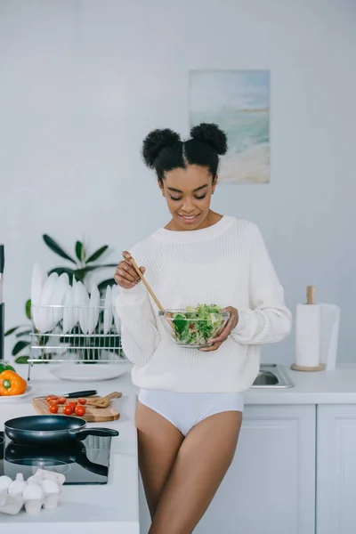 Beautiful Young Woman Bowl Healthy Salad Kitchen — Stock Photo, Image