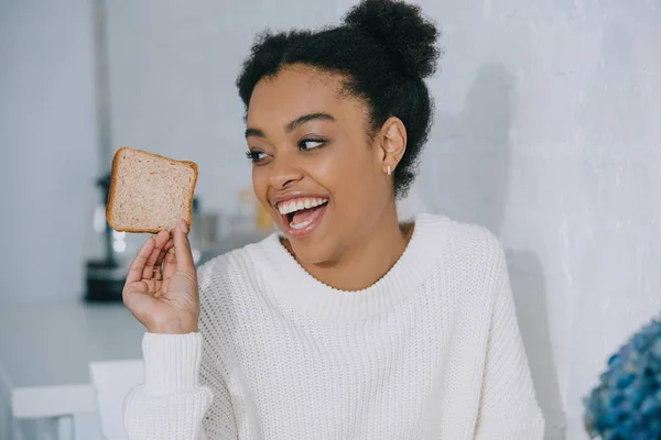 Happy Young Woman Slice Bread Home — Stock Photo, Image