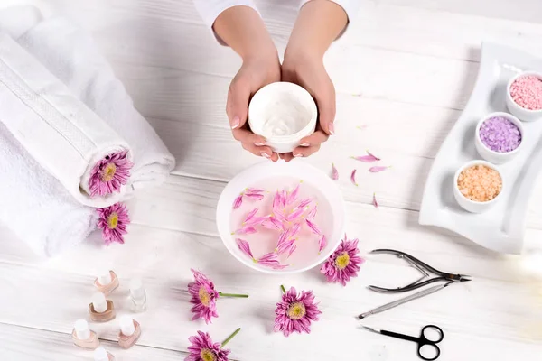 Cropped Shot Woman Holding Cream Table Bath Nails Flowers Towels — Stock Photo, Image
