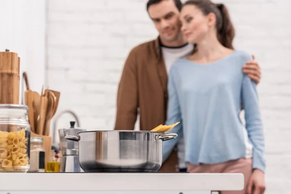 Close Shot Spaghetti Boiling Pan While Beautiful Adult Couple Embracing — Stock Photo, Image
