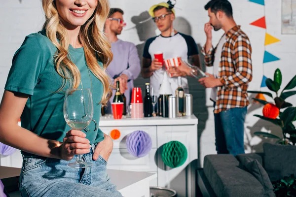 Cropped Shot Smiling Girl Holding Glass Wine While Male Friends — Free Stock Photo