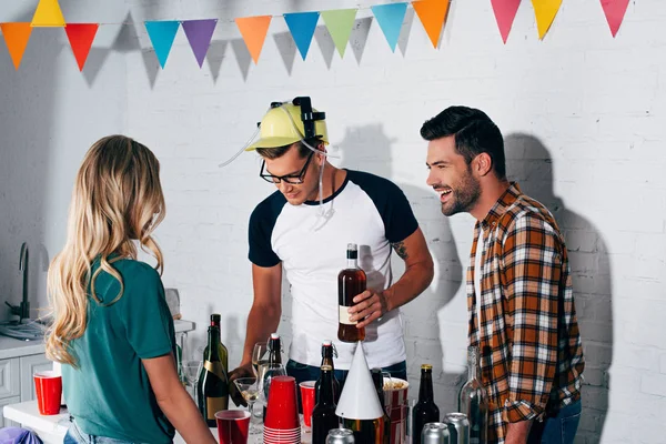 Stylish Smiling Young People Mixing Alcoholic Beverages Home Party — Free Stock Photo