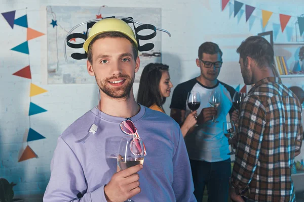 Handsome Young Man Beer Hat Holding Glass Wine Smiling Camera — Free Stock Photo