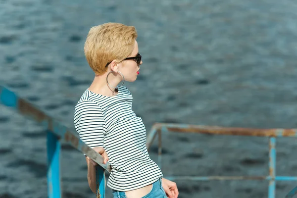 Stylish Girl Sunglasses Leaning Railing River Looking Away — Free Stock Photo
