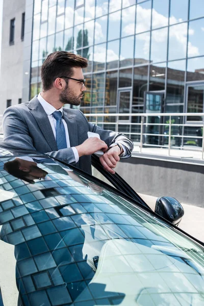 Side View Thoughtful Businessman Smartphone While Standing Car Street — Stock Photo, Image