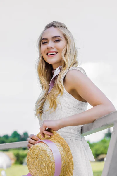 Low Angle View Beautiful Blonde Girl Holding Wicker Hat Smiling — Stock Photo, Image