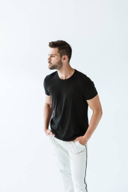 Dış saha üzerinde izole beyaz arka plan seyir yakışıklı sakallı adam