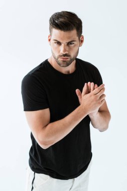 Sakallı yakışıklı izole üzerinde beyaz arka plan poz