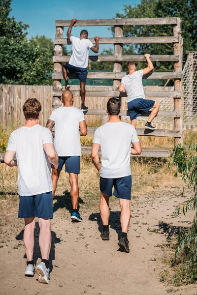 Back View Multicultural Soldiers Practicing Obstacle Run Range Summer Day — Free Stock Photo