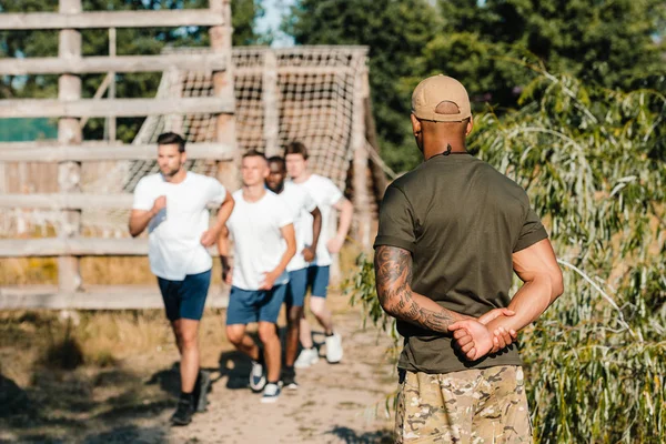 Selective Focus African American Tactical Instructor Interracial Soldiers Range — Stock Photo, Image