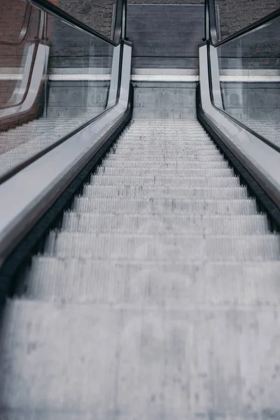 Vista Ángulo Alto Escalera Móvil Gris Con Escaleras —  Fotos de Stock