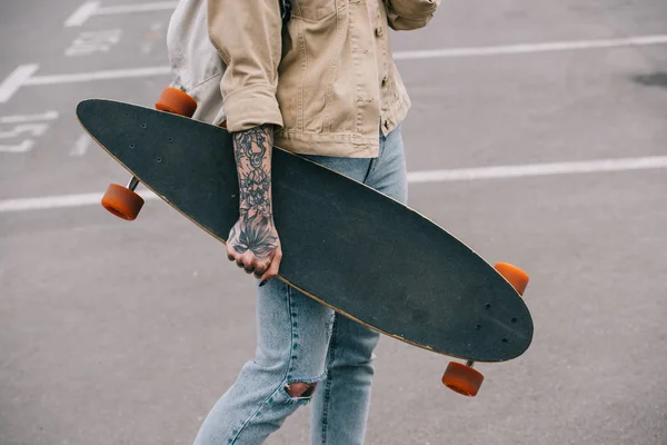 Partial View Stylish Tattooed Woman Holding Longboard Parking Lot — Stock Photo, Image