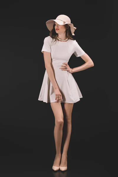 Elegant Female Model Dress Straw Posing Isolated Black Background — Free Stock Photo