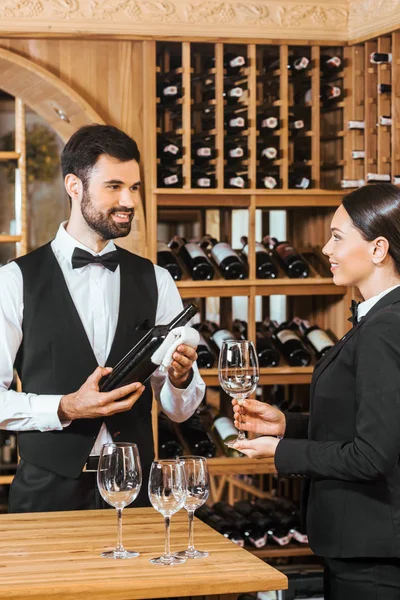 Couple Wine Stewards Pouring Wine Glass Degustation Wine Store — Stock Photo, Image