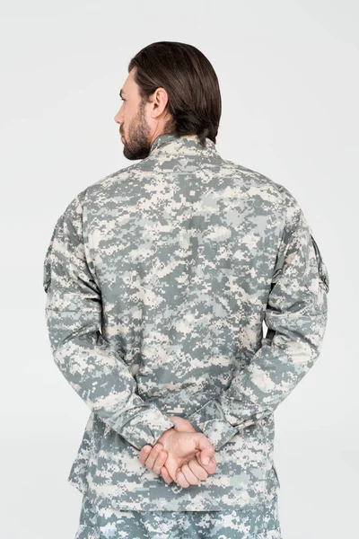 Visão Traseira Soldado Masculino Roupas Camuflagem Isolado Cinza — Fotografia de Stock