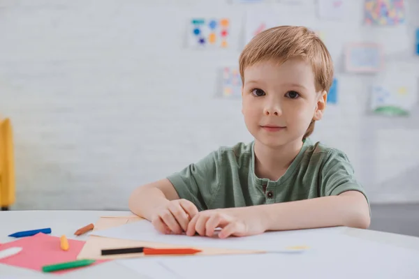 Portrait Preschooler Sitting Table Colorful Pencils Classroom — Stock Photo, Image