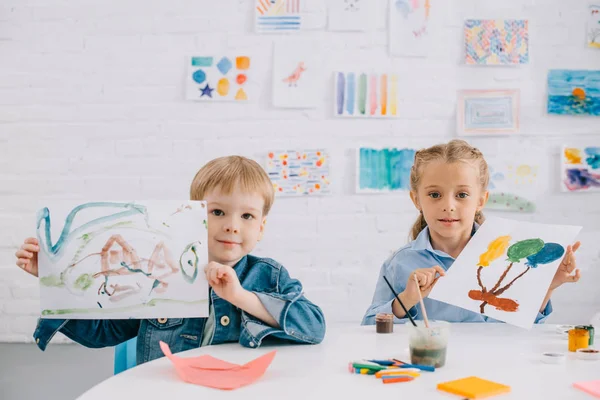 Portrait Cute Kids Showing Drawings Hands Table Classroom — Stock Photo, Image