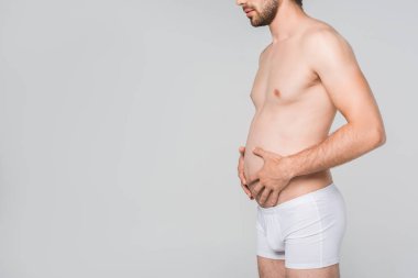 adamın gri izole şişmiş mide ile beyaz iç çamaşırı kısmi görünümü