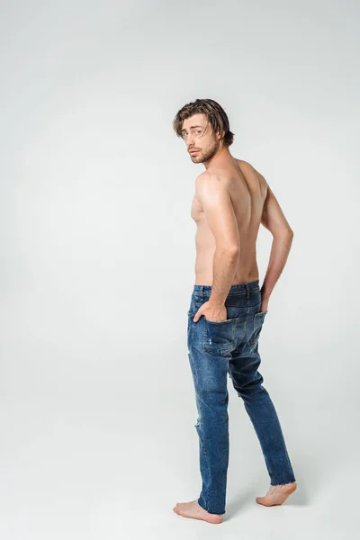 Vue Arrière Jeune Homme Torse Jeans Sur Fond Gris — Photo