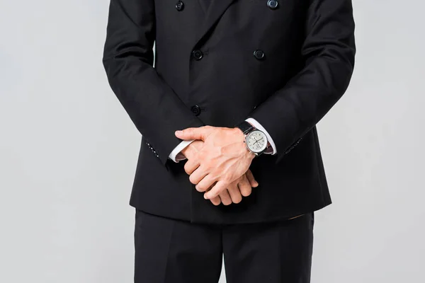 グレーに分離された黒のスーツのビジネスマンの部分的なビュー  — 無料ストックフォト