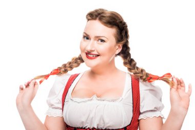 Beyaz arka plan üzerinde izole pigtails gösterilen geleneksel Alman elbiseli çekici oktoberfest garson