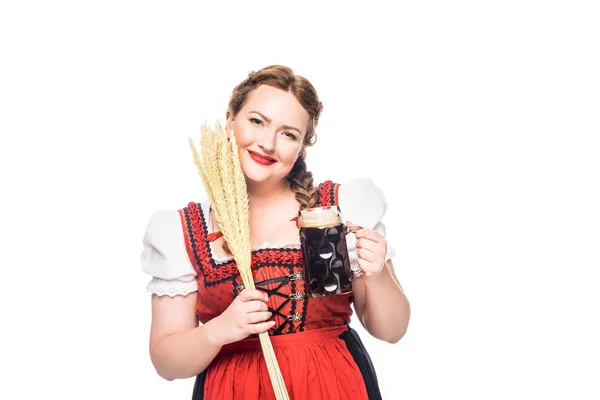 Uśmiechnięta Kelnerka Oktoberfest Tradycyjnym Bawarskim Stroju Gospodarstwa Kubek Brązowy Piwa — Darmowe zdjęcie stockowe