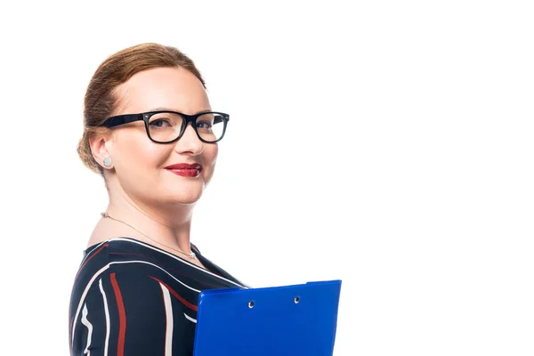 Mujer Negocios Sonriente Gafas Con Portapapeles Mirando Cámara Aislada Sobre — Foto de Stock