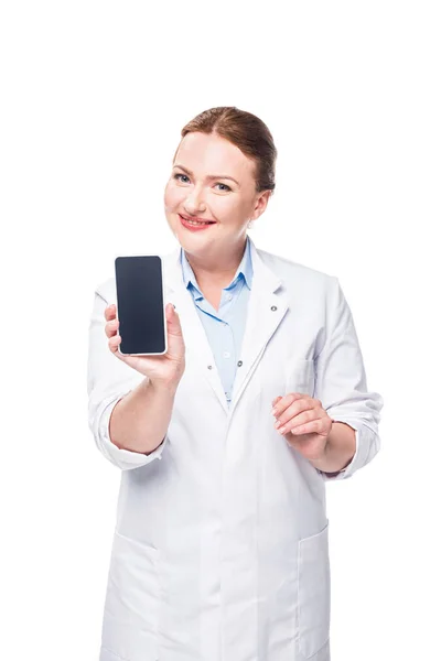 Smiling Female Doctor Showing Smartphone Blank Screen Isolated White Background — Free Stock Photo