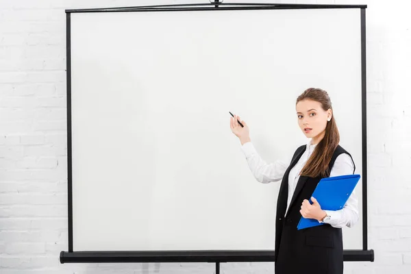 Attractive Young Businesswoman Folder Pointing Blank Whiteboard Modern Office — Stock Photo, Image