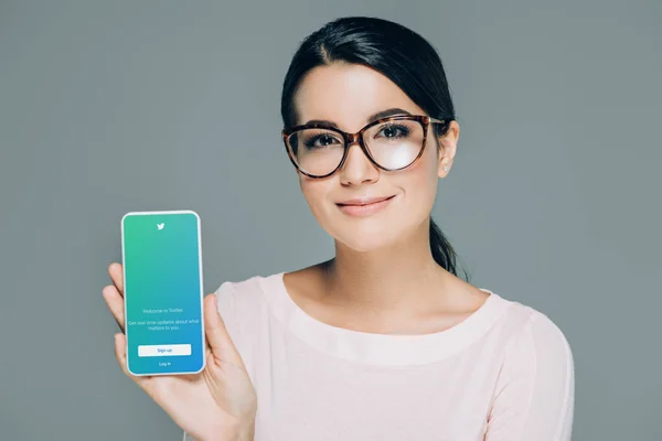 Portrait Smiling Woman Eyeglasses Showing Smartphone Twitter App Screen Isolated — Stock Photo, Image