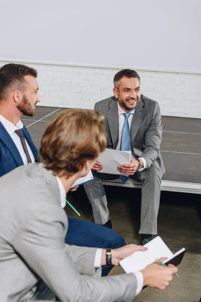 Smiling Handsome Business Coach Looking Away Training Hub — Free Stock Photo