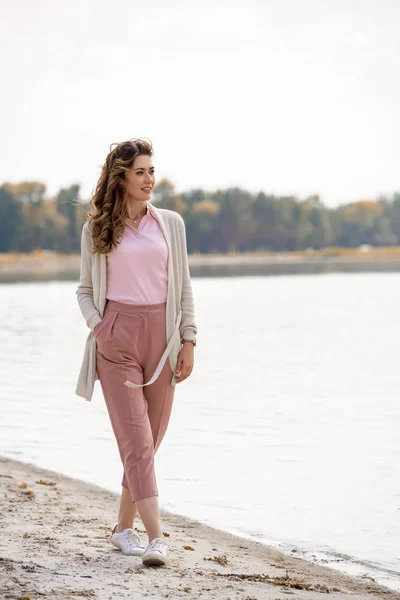 Attractive Pensive Woman Walking Sandy Beach Alone — Stock Photo, Image