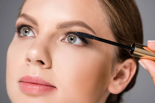 Portrait Attractive Woman Applying Black Mascara While Looking Away — Stock Photo, Image