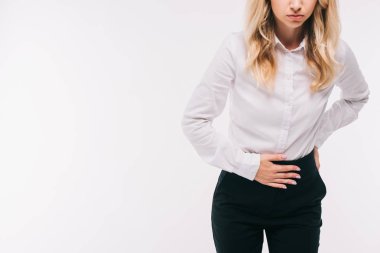 beyaz izole mide ağrısı olan işkadını kırpılmış görüntü