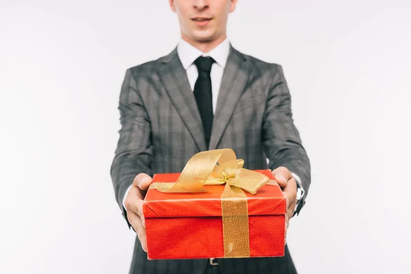 Imagen Recortada Hombre Negocios Mostrando Caja Regalo Aislado Blanco — Foto de Stock