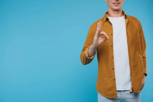 Imagem Cortada Homem Mostrando Gesto Isolado Azul — Fotografia de Stock