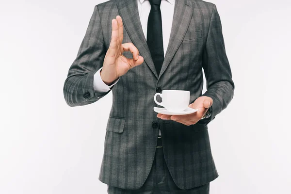 Imagen Recortada Hombre Negocios Sosteniendo Taza Café Mostrando Gesto Bien —  Fotos de Stock